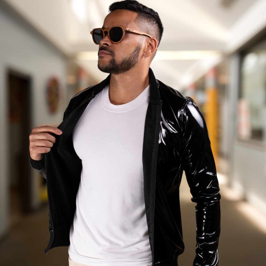 Dicas e Inspirações para Incorporar Peças de Vinil ao seu Estilo - Ateliê João Vieira - JotaVê