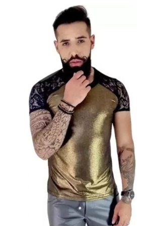 Camiseta Masculina em Lamê Dourado Detalhe Manga em Renda