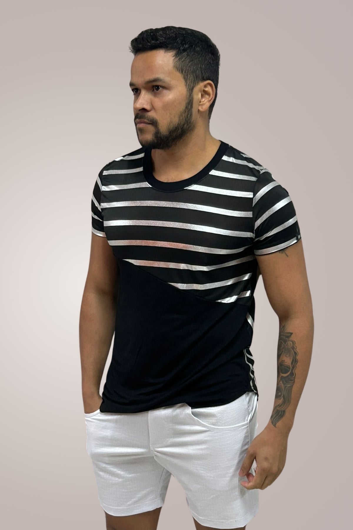 Camiseta Masculina de Listras Prateadas