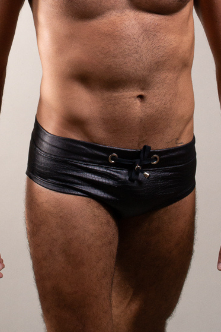 Sunga Slim em Cirrê Pele de Crocodilo Preta