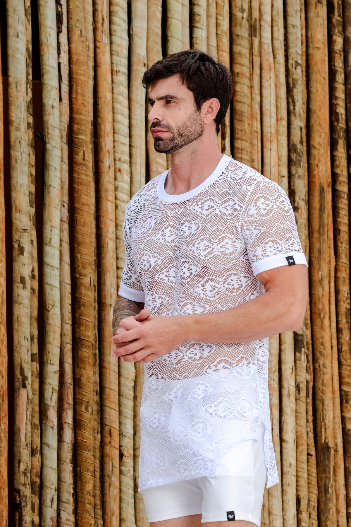 Camiseta Masculina Longa em Renda
