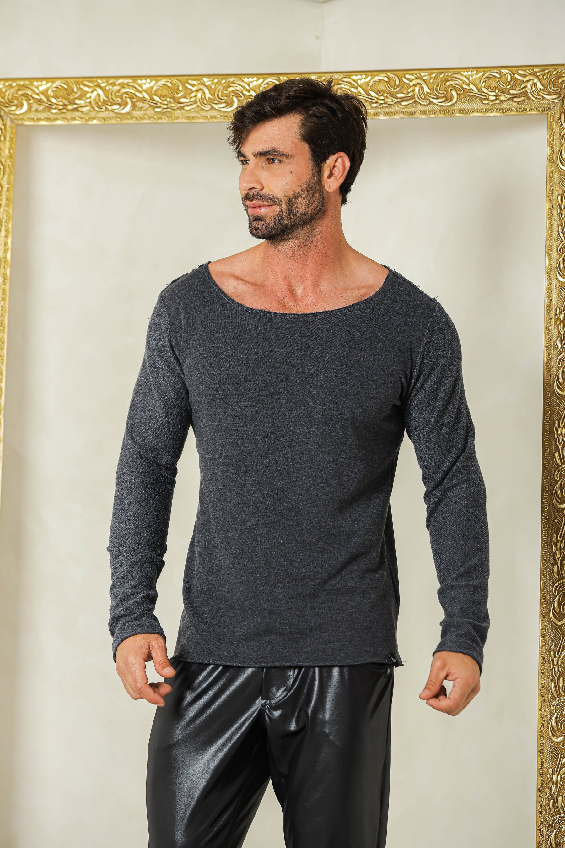 Camiseta Masculina Manga Longa em Moletinho Gola Canoa