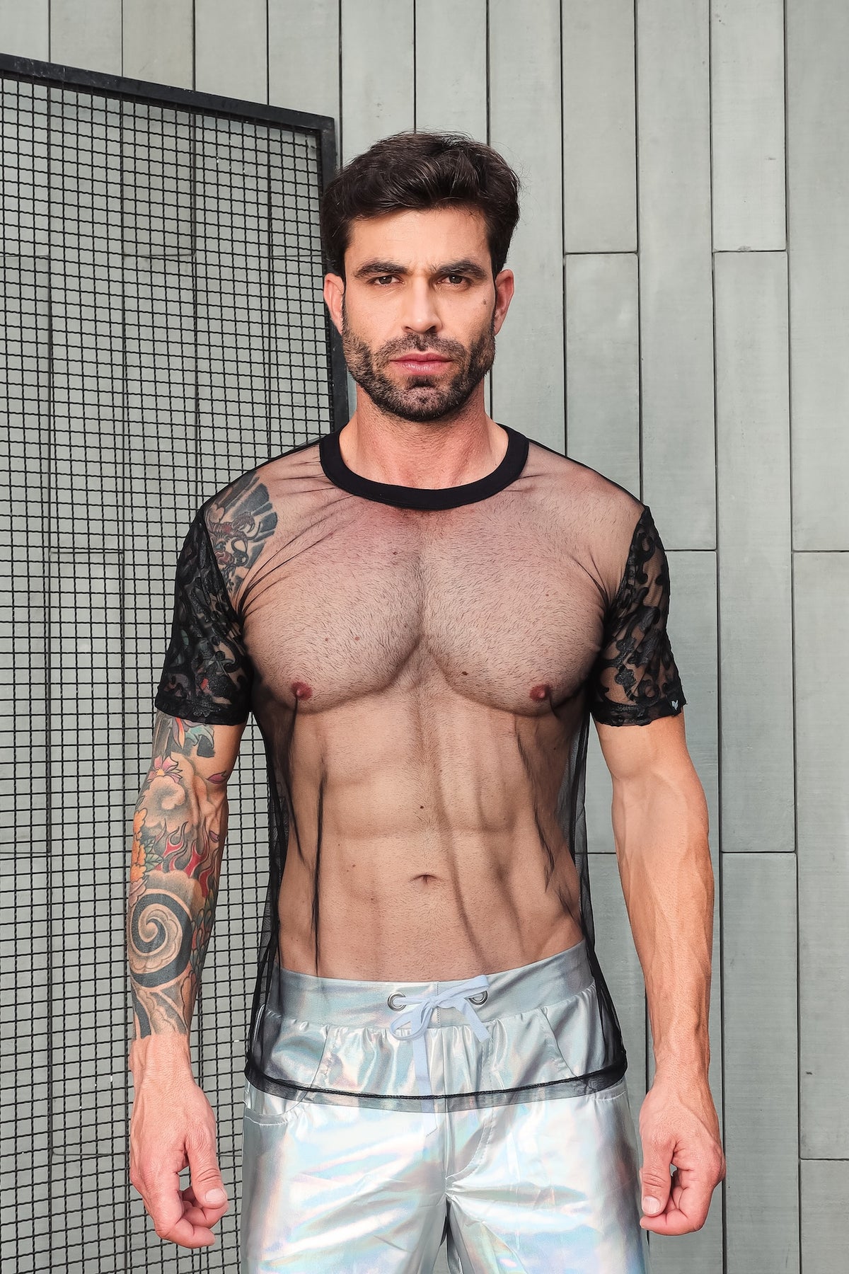 Camiseta Masculina em Tule com Manga Resinada
