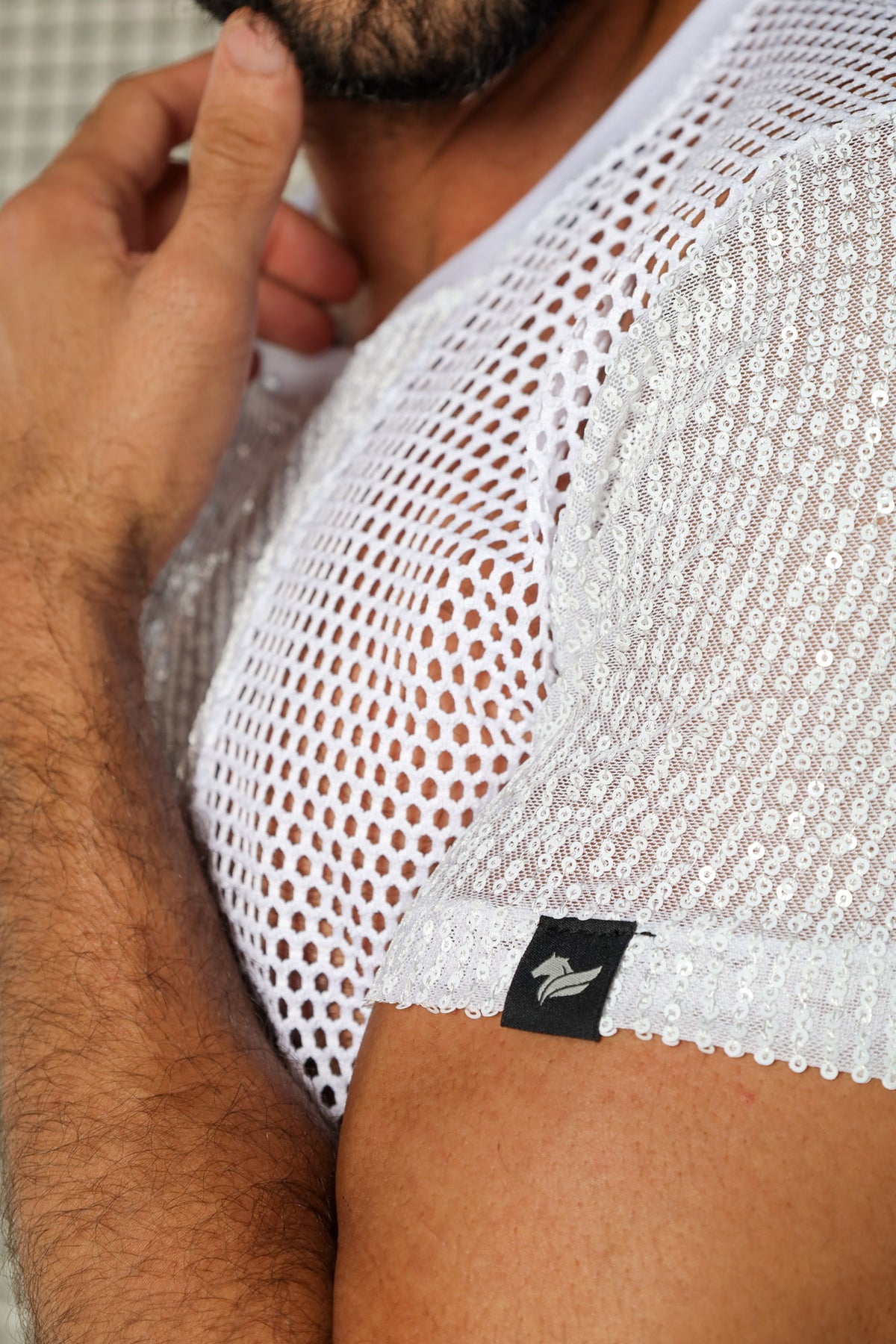 Camiseta Masculina em Arrastão Branco Detalhe em Paetê