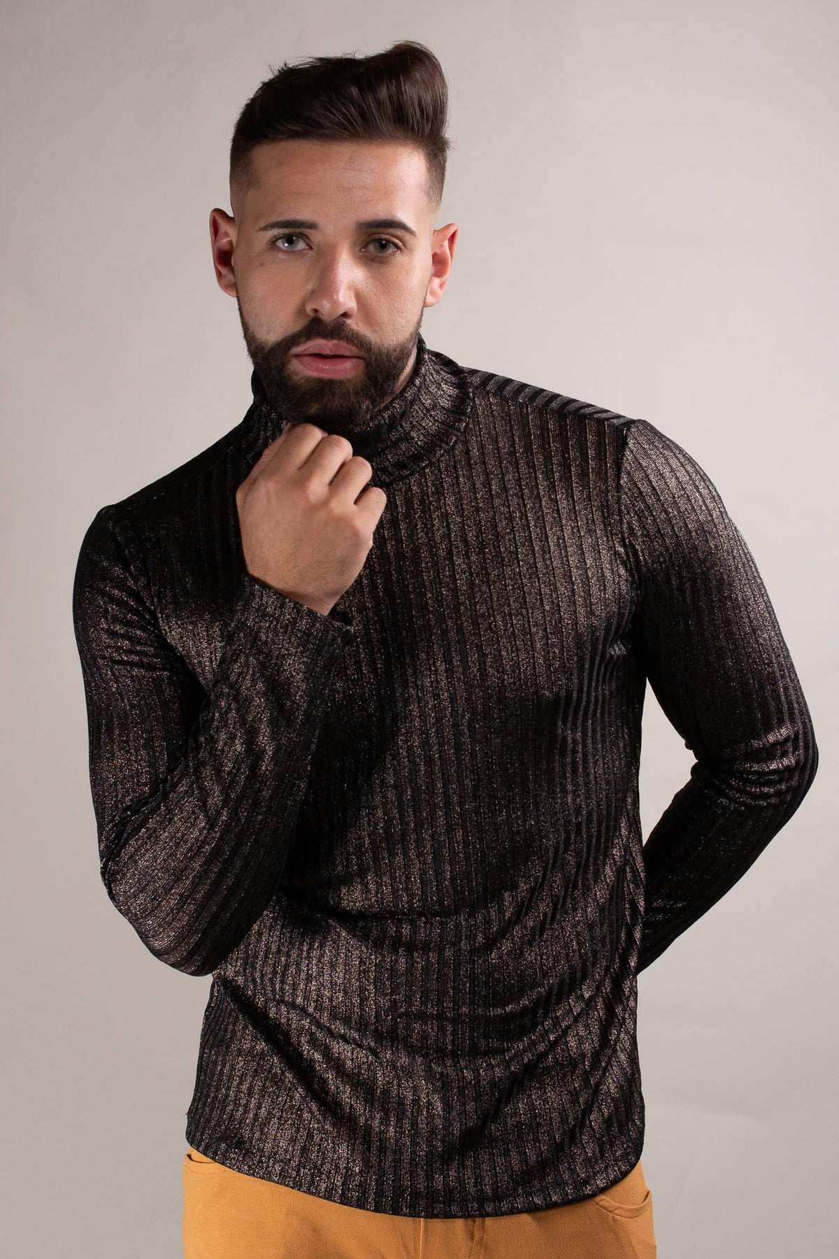 Blusa Masculina Malha Canelada Gola Cacharrel Dourada