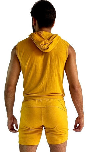 Macaquinho Masculino Modelo Machão Amarelo com Capuz