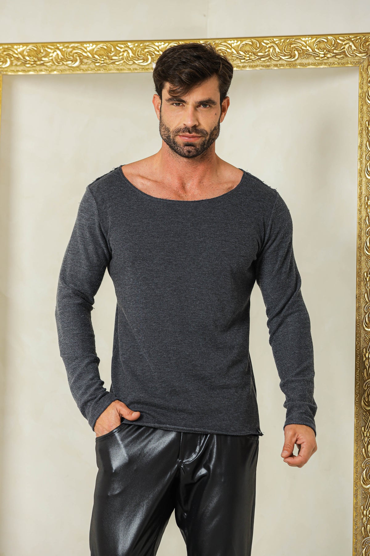 Camiseta Masculina Manga Longa em Moletinho Gola Canoa