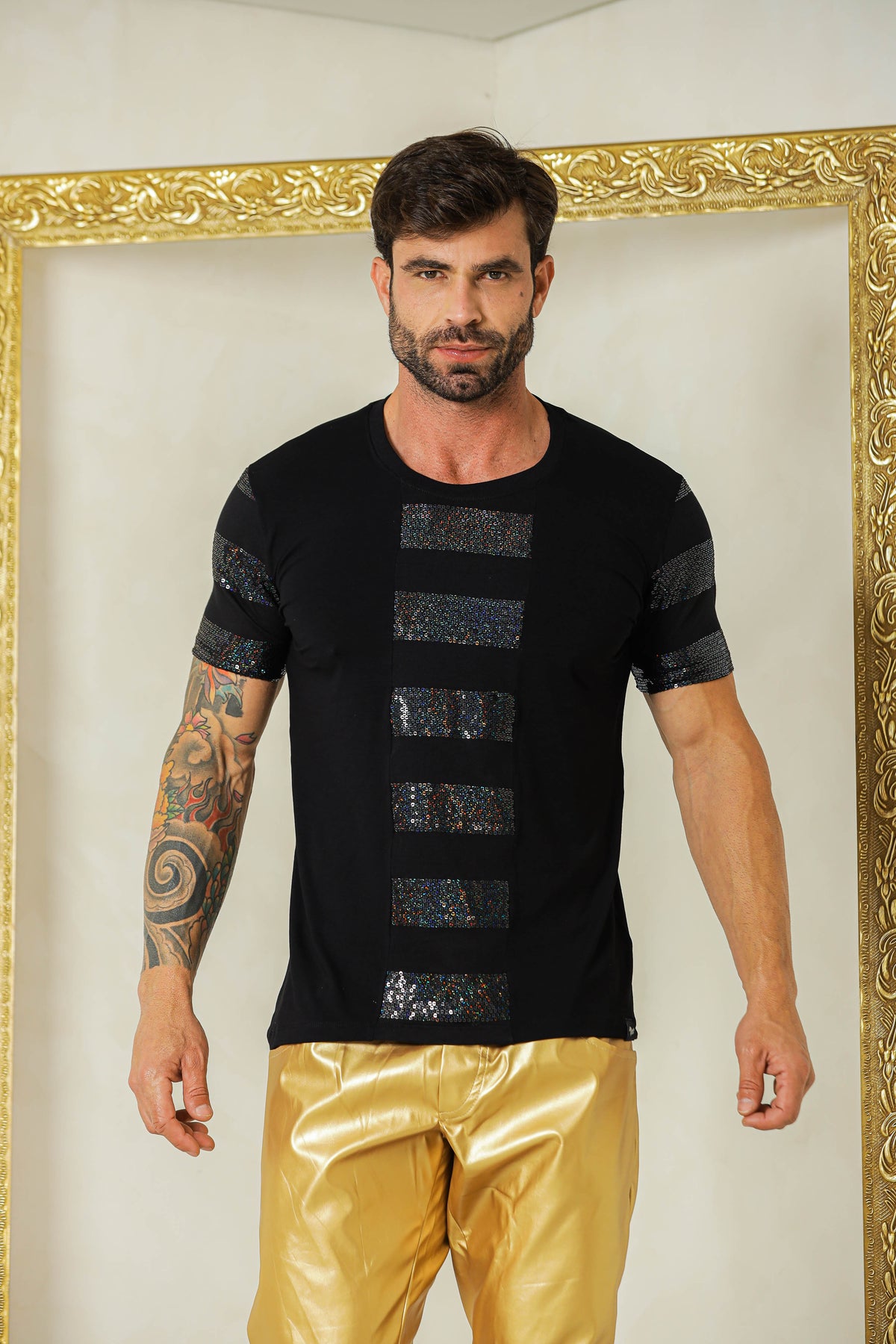 Camiseta Masculina em Malha Detalhe Paetê Listras