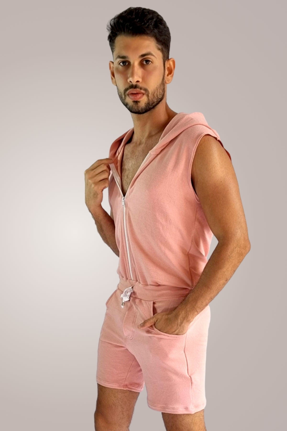Macaquinho Masculino Modelo Machão Rosa com Capuz