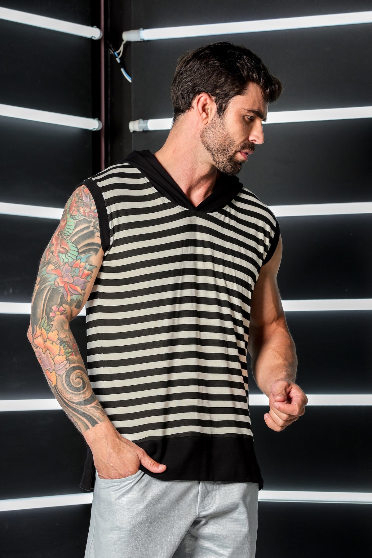 Regata Masculina Machão em Viscolycra Listrada Com Capuz