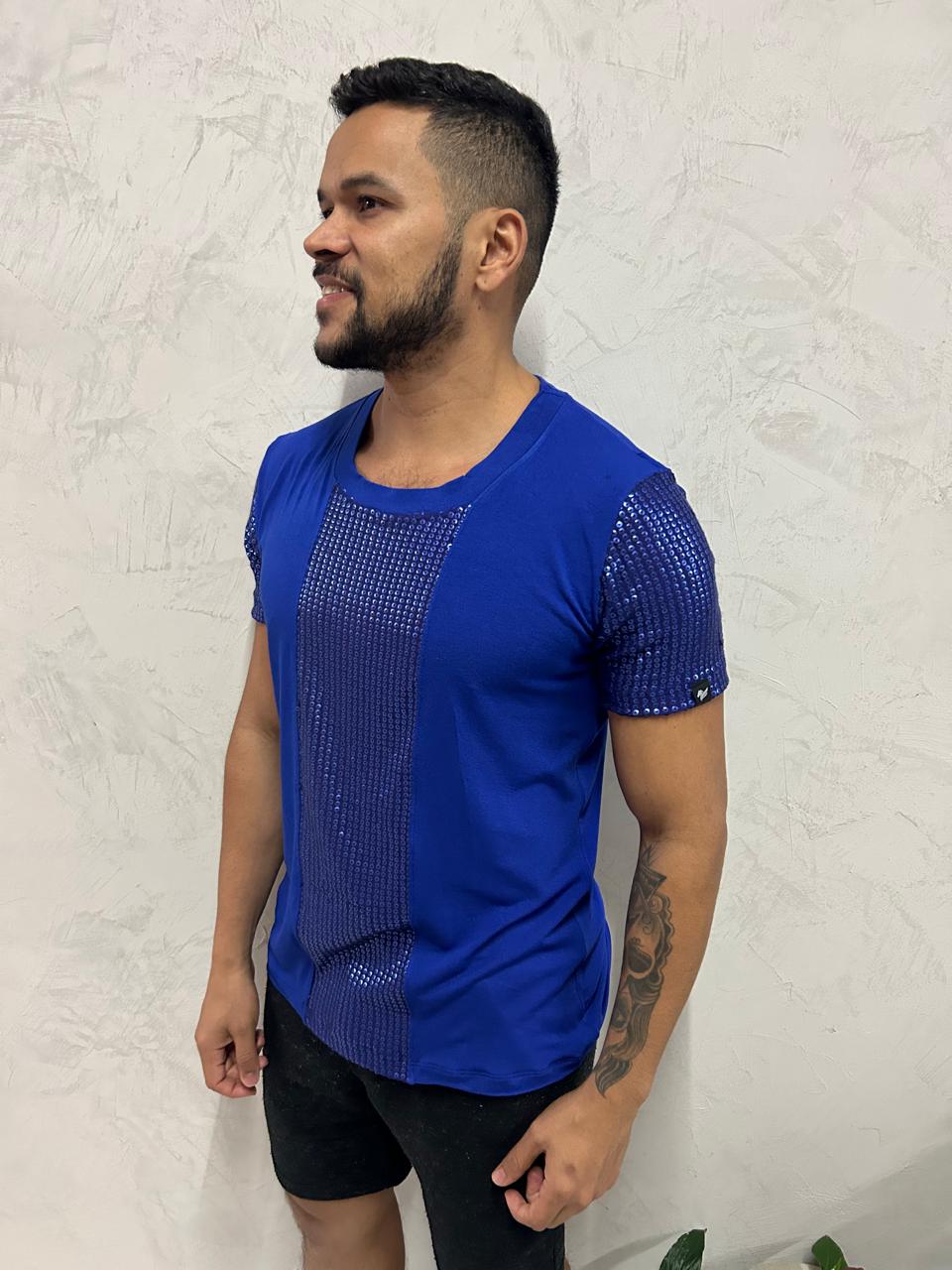 Camiseta Masculina em Viscolycra Azul Mangas e Detalhes em Paetê