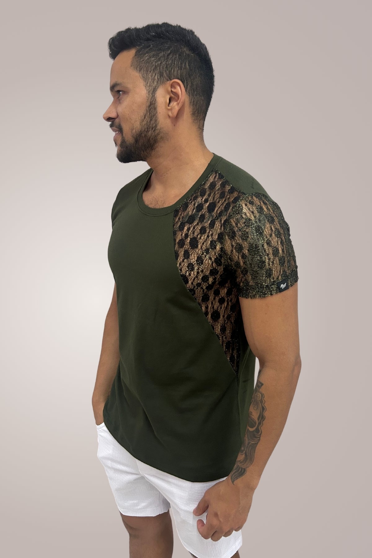 Camiseta Masculina em Moletinho Verde Detalhe Lateral
