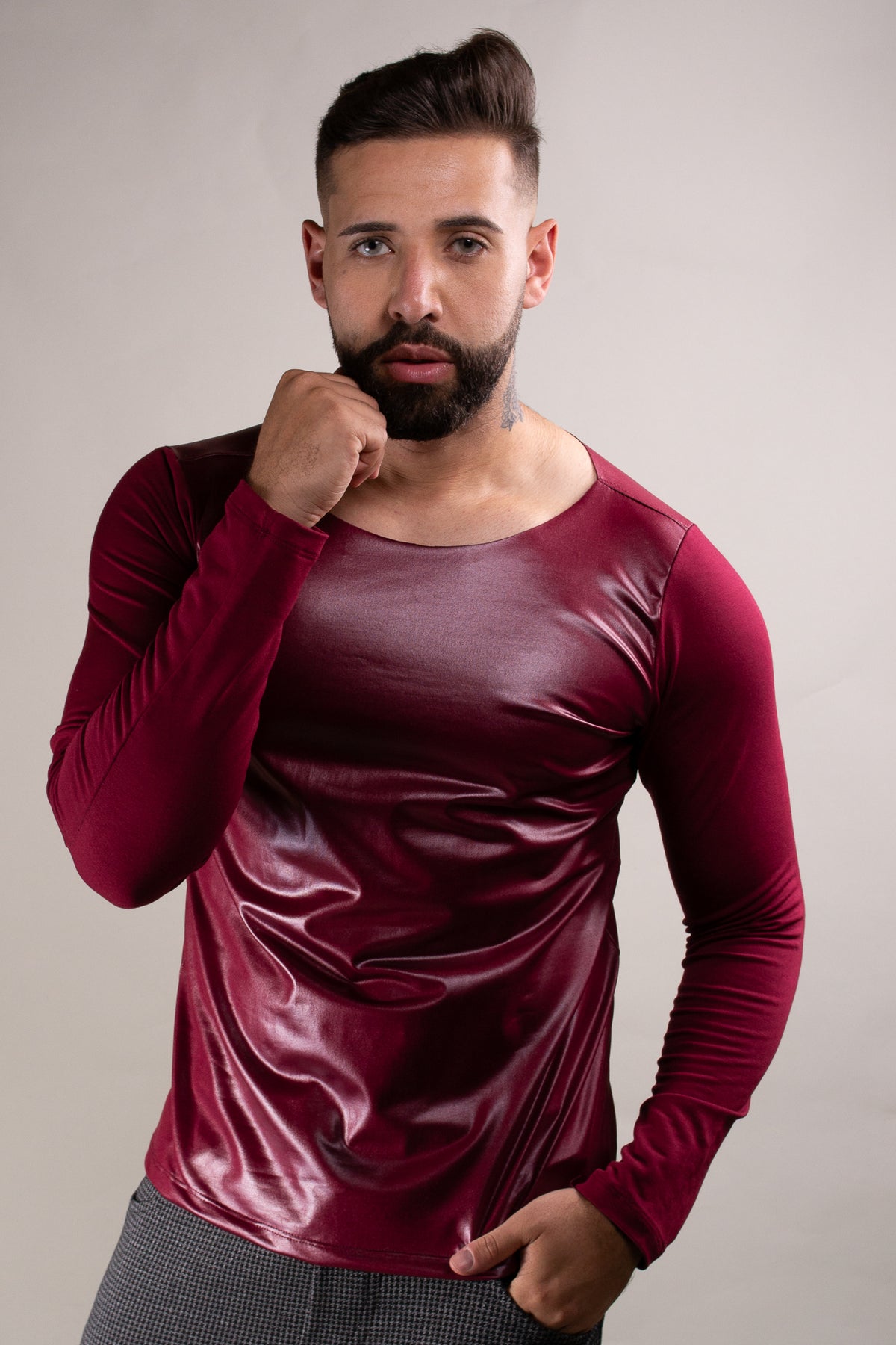 Camiseta Masculina em Cirrê Bordô Gola Canoa