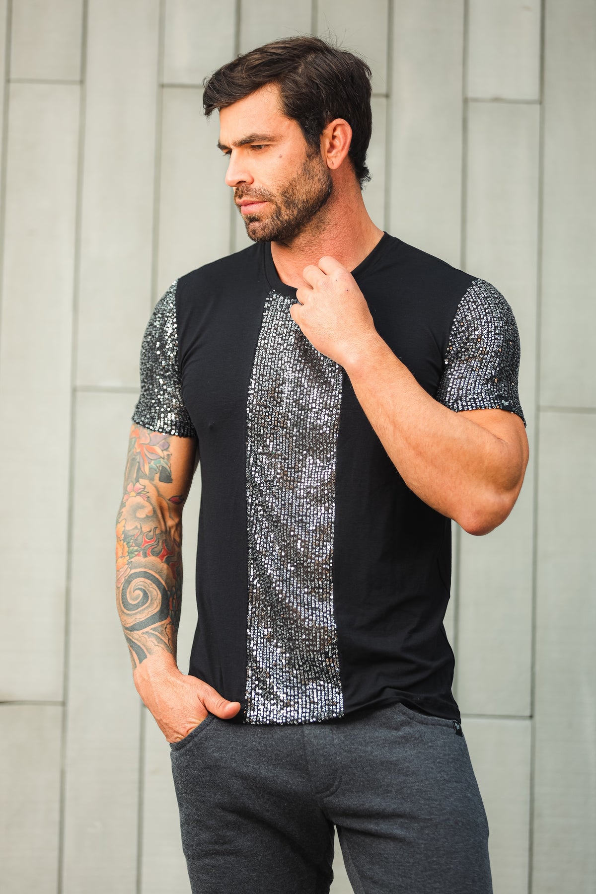 Camiseta Masculina Preta em Viscolycra com Detalhes em Paetê