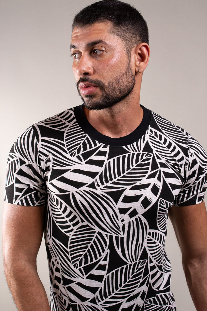 Camiseta Masculina em Viscolycra Estampa Folhagem