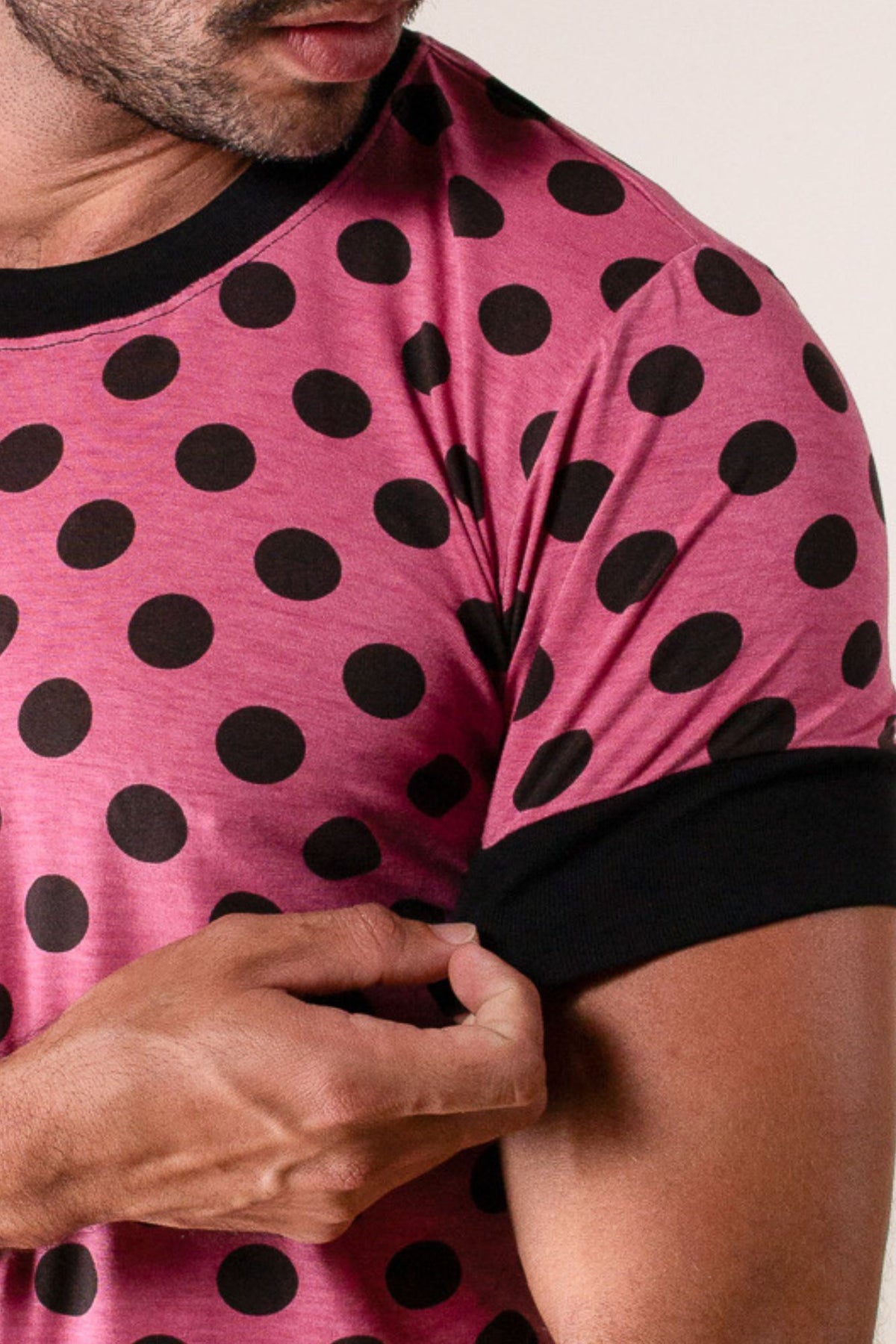Camiseta Masculina Estampa Poá Rosa