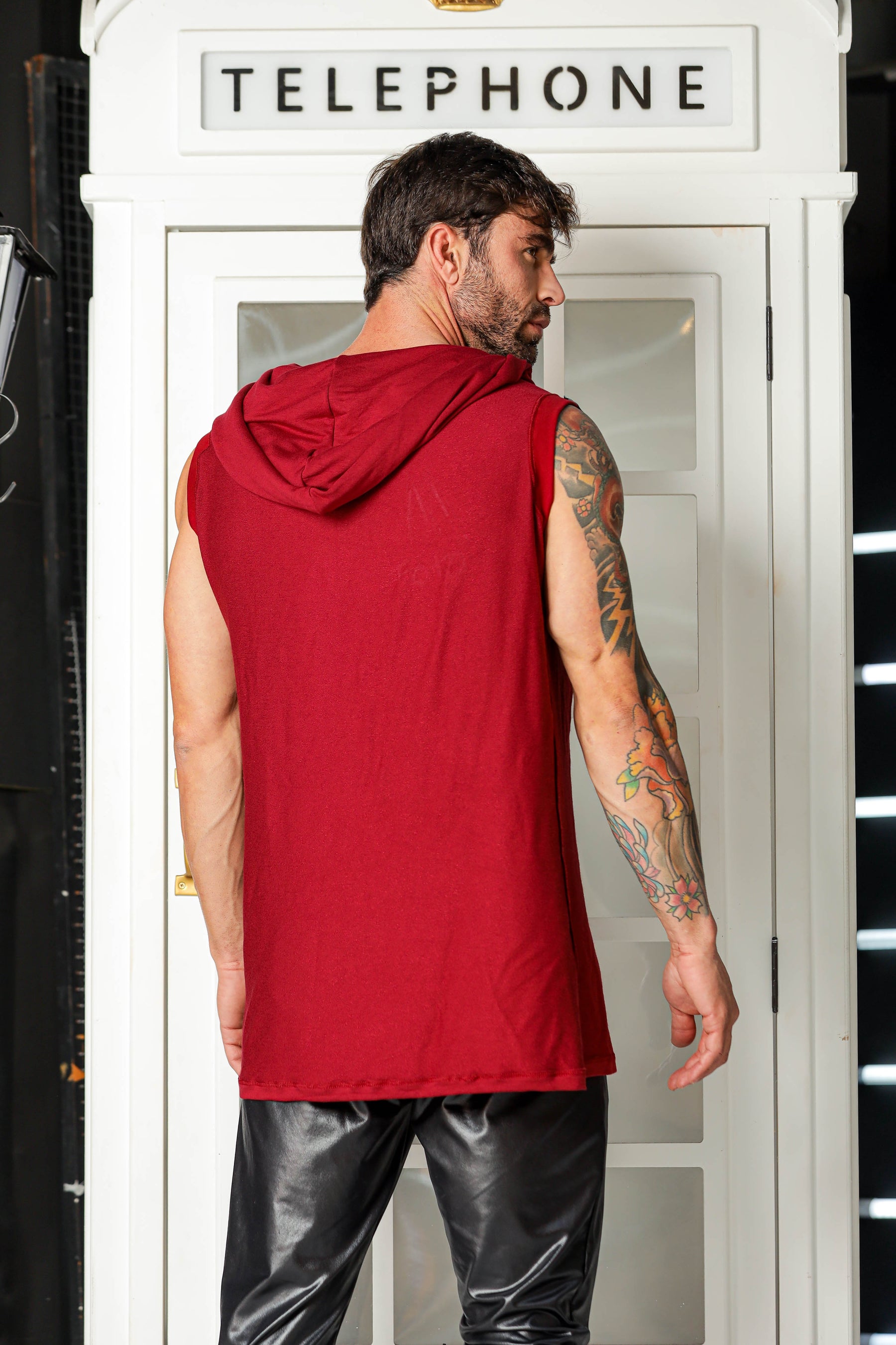 Colete Masculino Long Line Bordô com Capuz