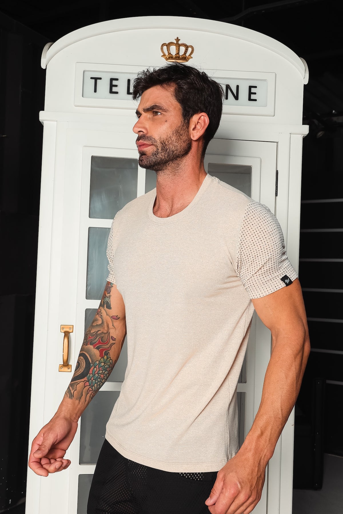 Camiseta Masculina em Lurex com Mangas Glitterizadas