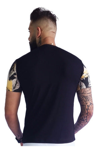 Camiseta Masculina Viscolycra Preta com Detalhe Estampado
