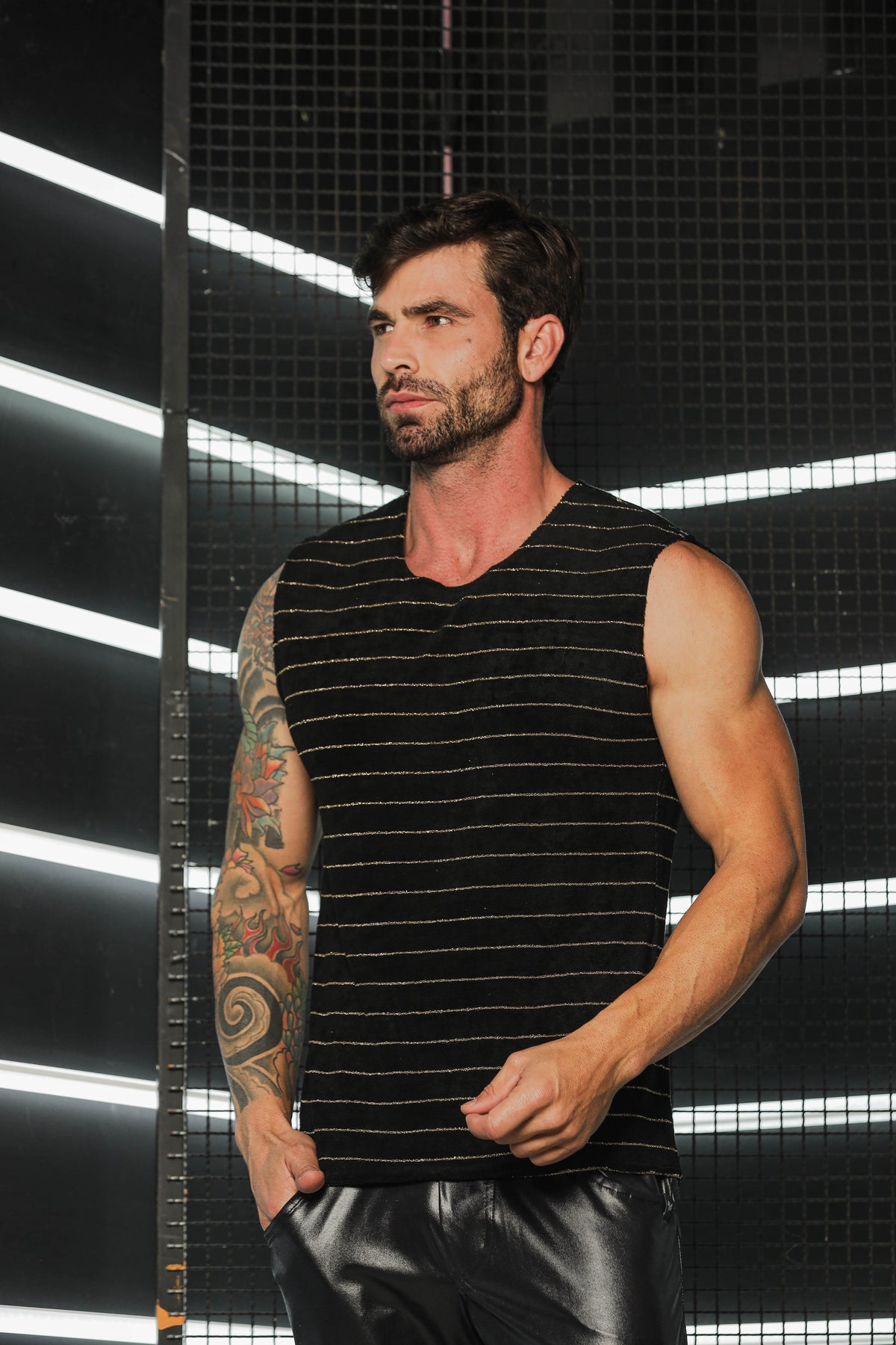 Regata Masculina em Moletinho com Listras Douradas