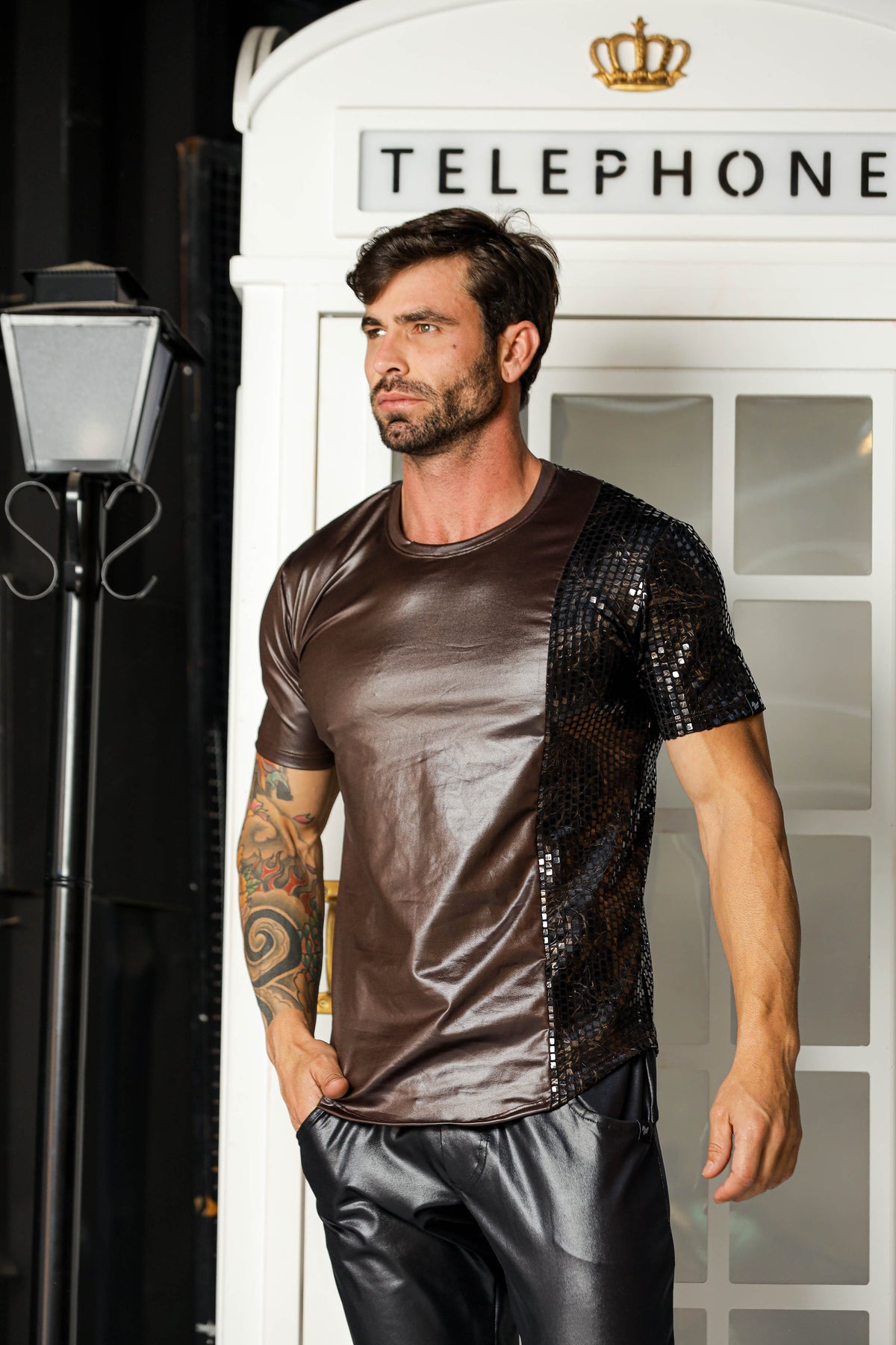 Camiseta Masculina Cirrê com Detalhe em Paetê Malha Texturizado