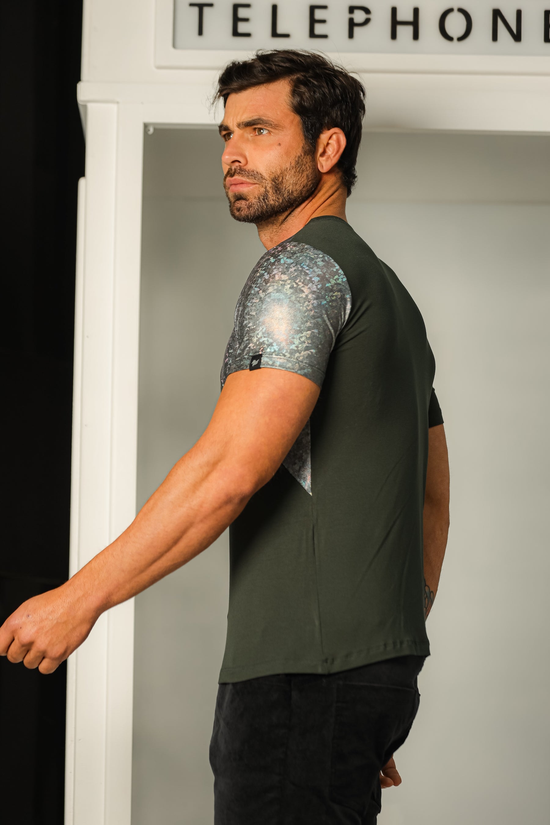 Camiseta Masculina Viscolycra com Detalhe Holográfico