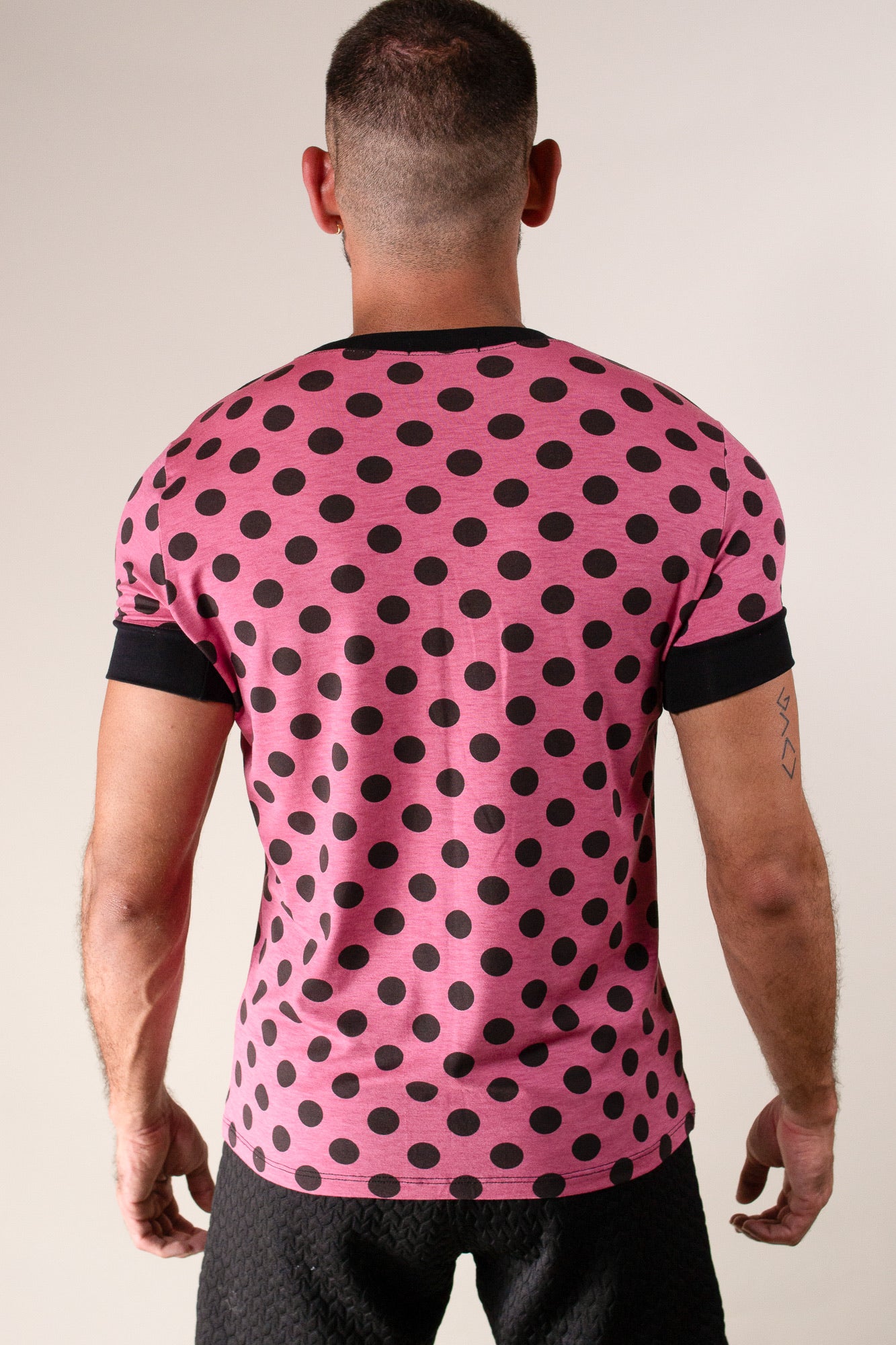 Camiseta Masculina Estampa Poá Rosa
