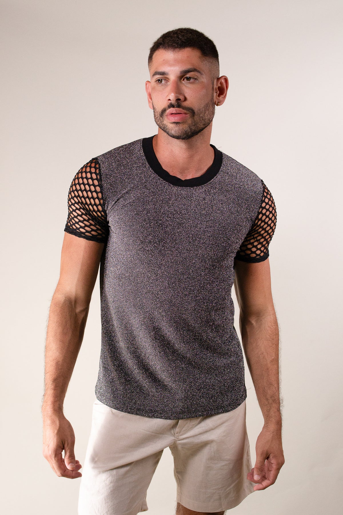 Camiseta Masculina em Lurex Prateado Mangas em Renda