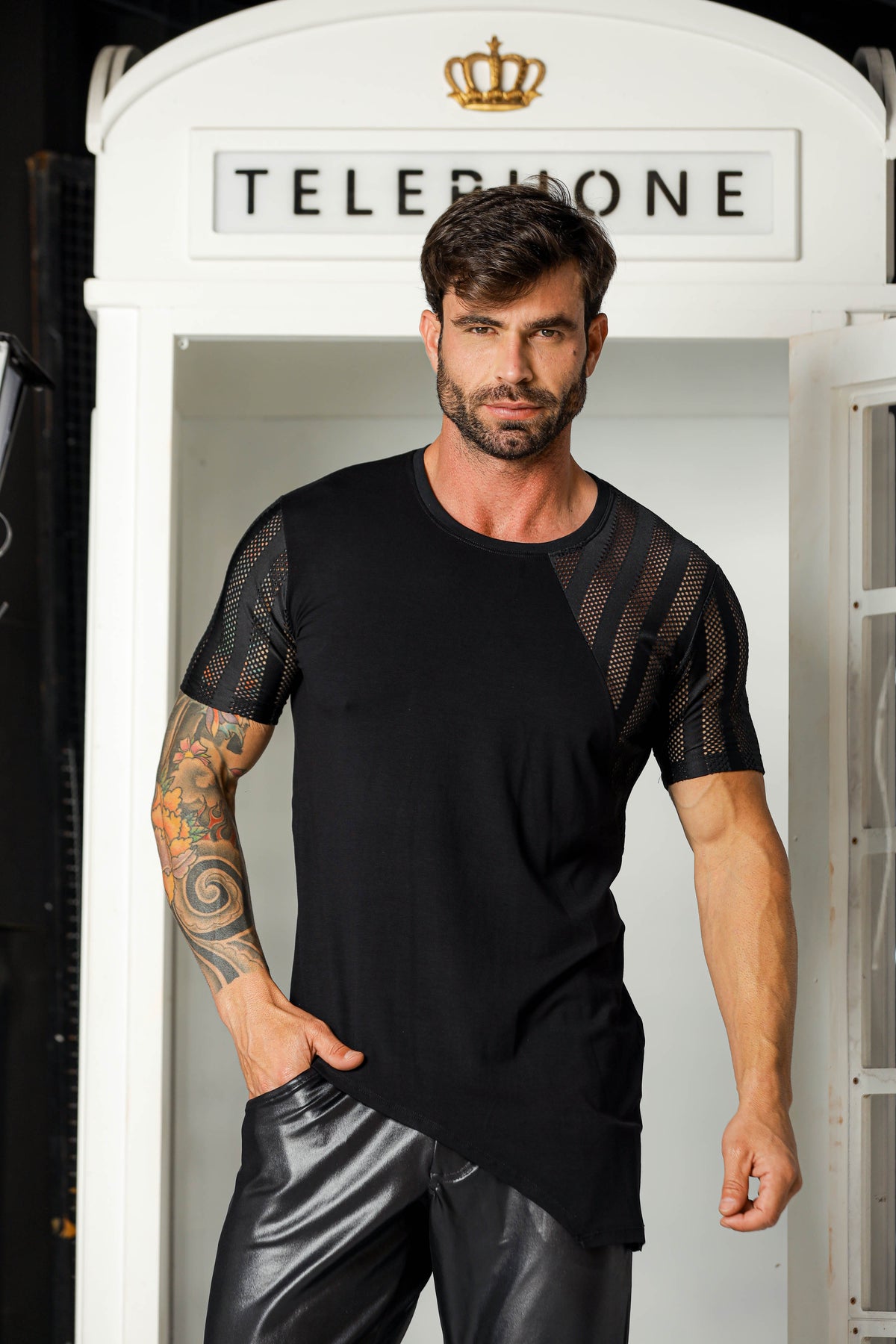 Camiseta Masculina Longline em Viscolycra Com Detalhe Malha Laise
