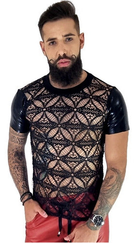 Camiseta Masculina em Arrastão Mangas em Vinil Preto