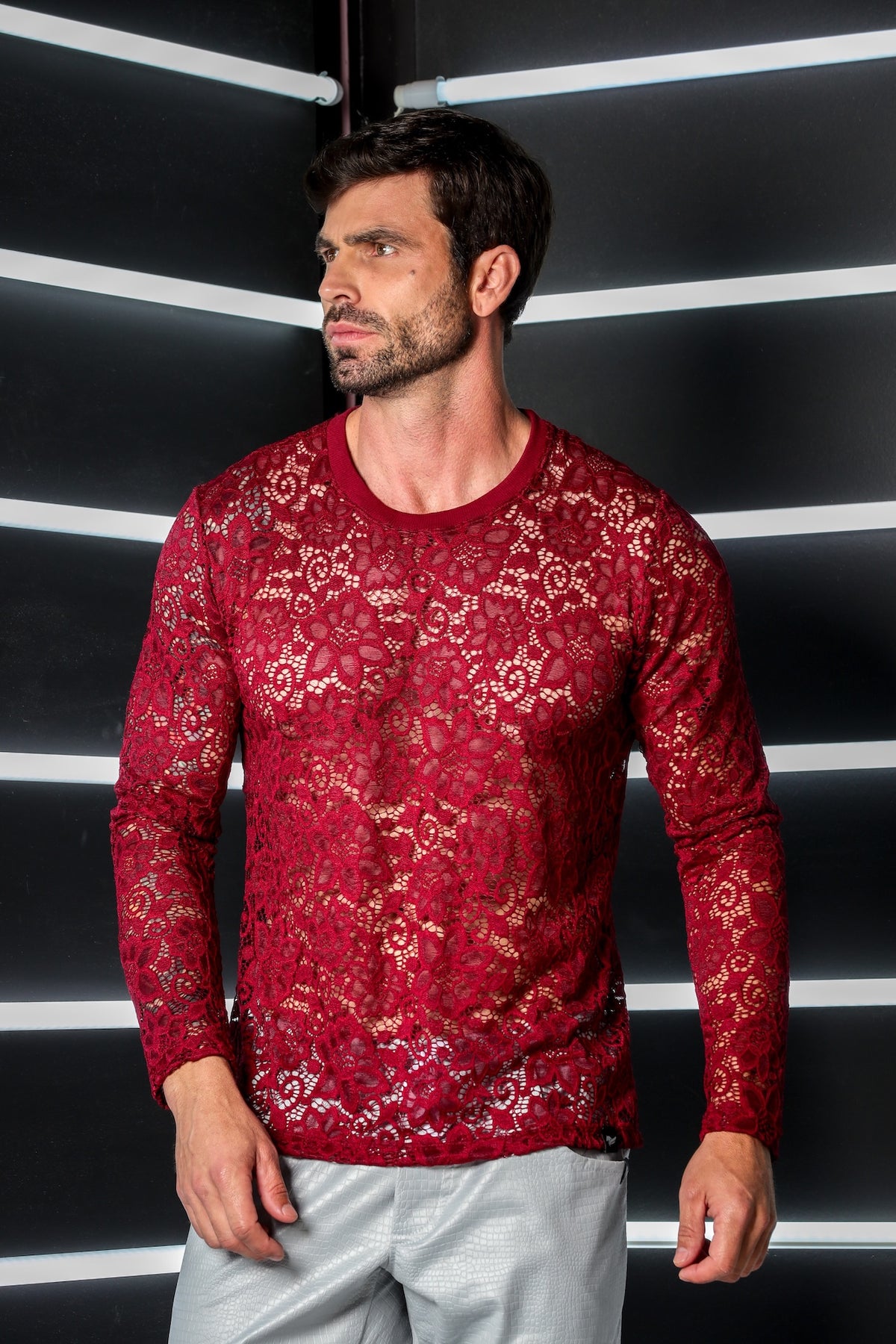 Blusa Masculina Manga Longa em Renda Floral Bordô