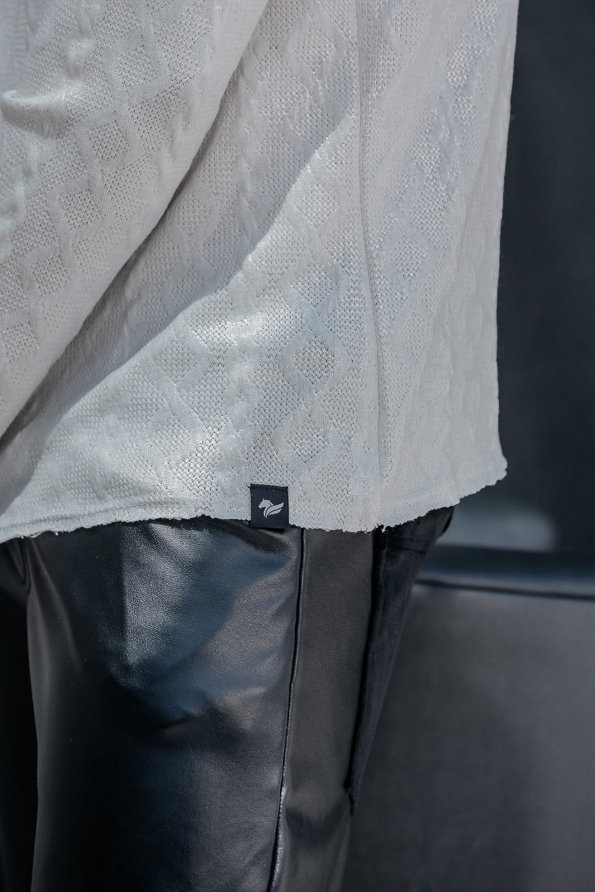 Camiseta Masculina Manga Longa em Tricô Resinado