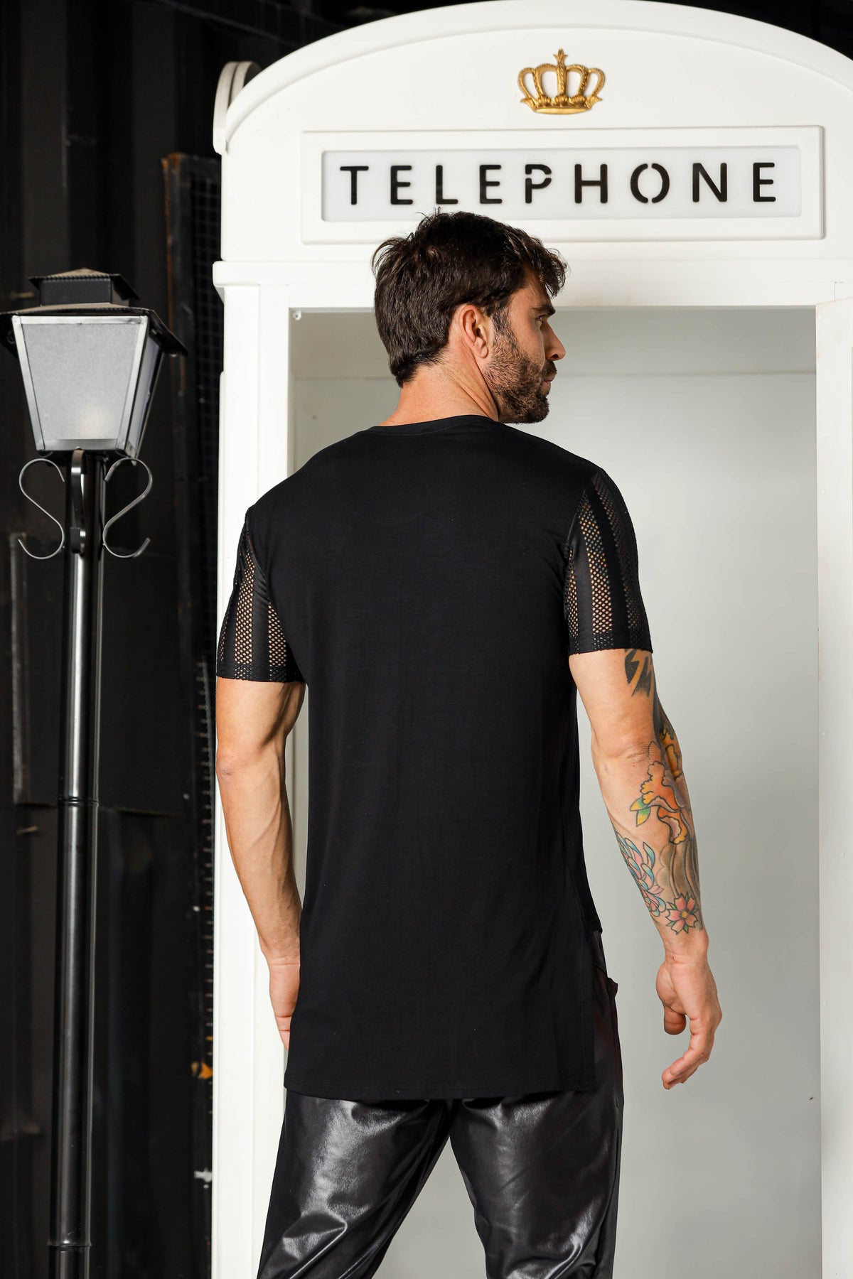 Camiseta Masculina Longline em Viscolycra Com Detalhe Malha Laise