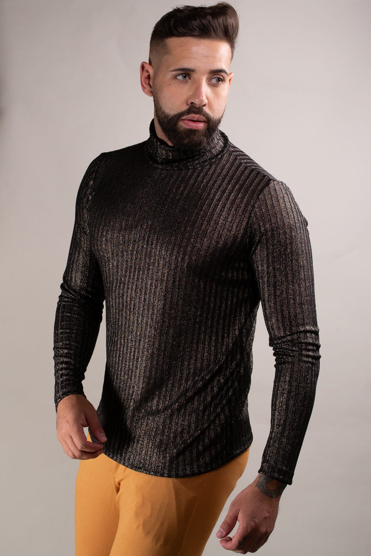 Blusa Masculina Malha Canelada Gola Cacharrel Dourada