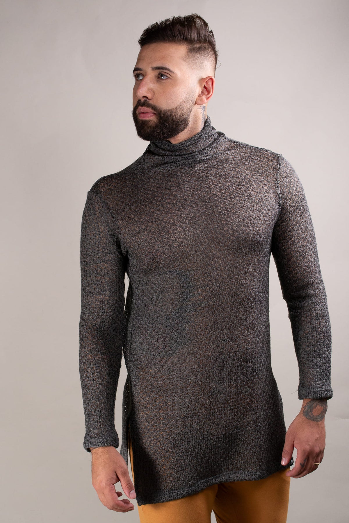 Blusa Masculina Gola Alta Long Line em Malha Tricô
