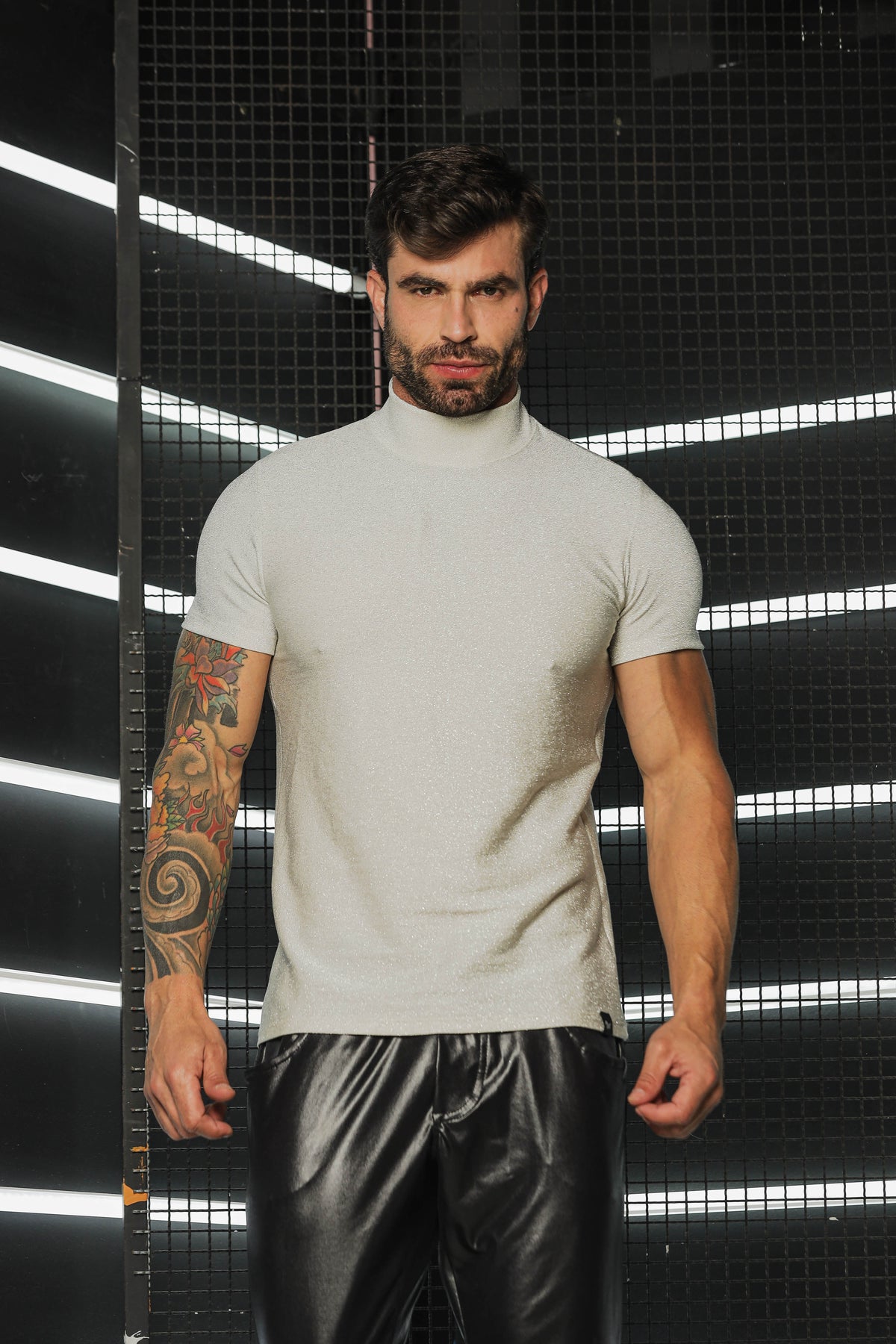 Camiseta Masculina Gola Alta em Lurex