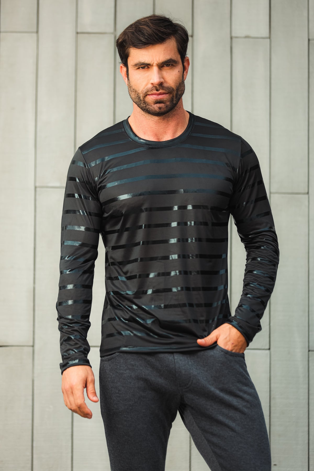 Camiseta Masculina Manga Longa em Malha Listrada com Brilho