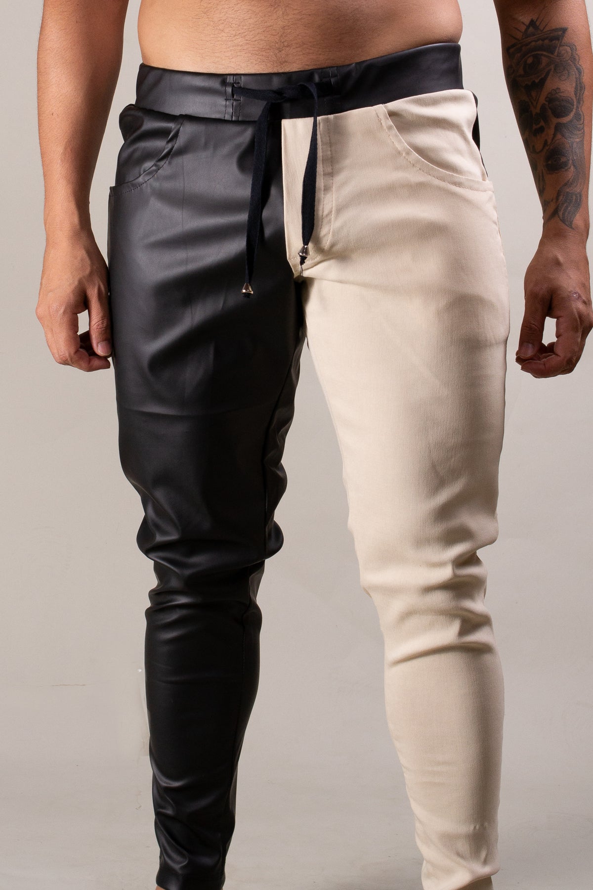 Calça Masculina Couro Ecológico Metade Bengaline Bege