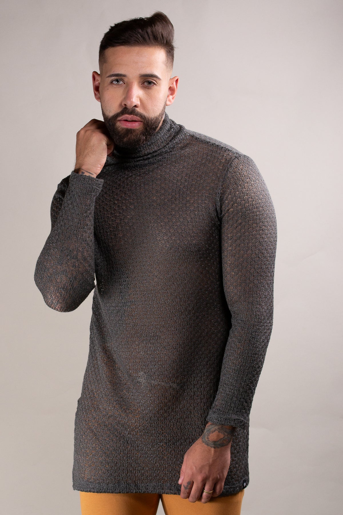 Blusa Masculina Gola Alta Long Line em Malha Tricot
