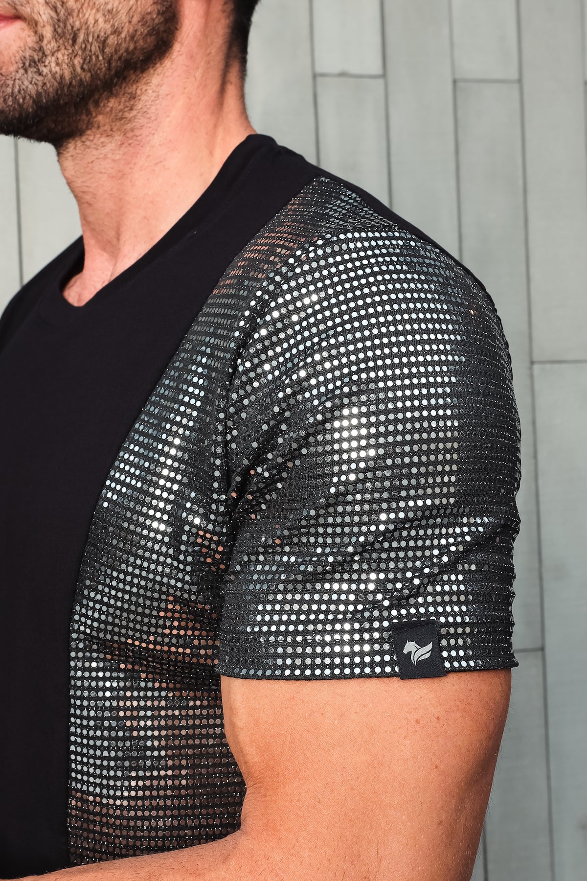 Camiseta Masculina Transversal em Viscolycra com Detalhe Paetê Malha