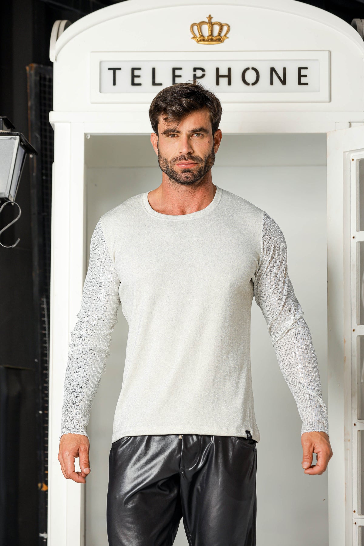 Camiseta Masculina em Lurex com Manga Longa em Paetê