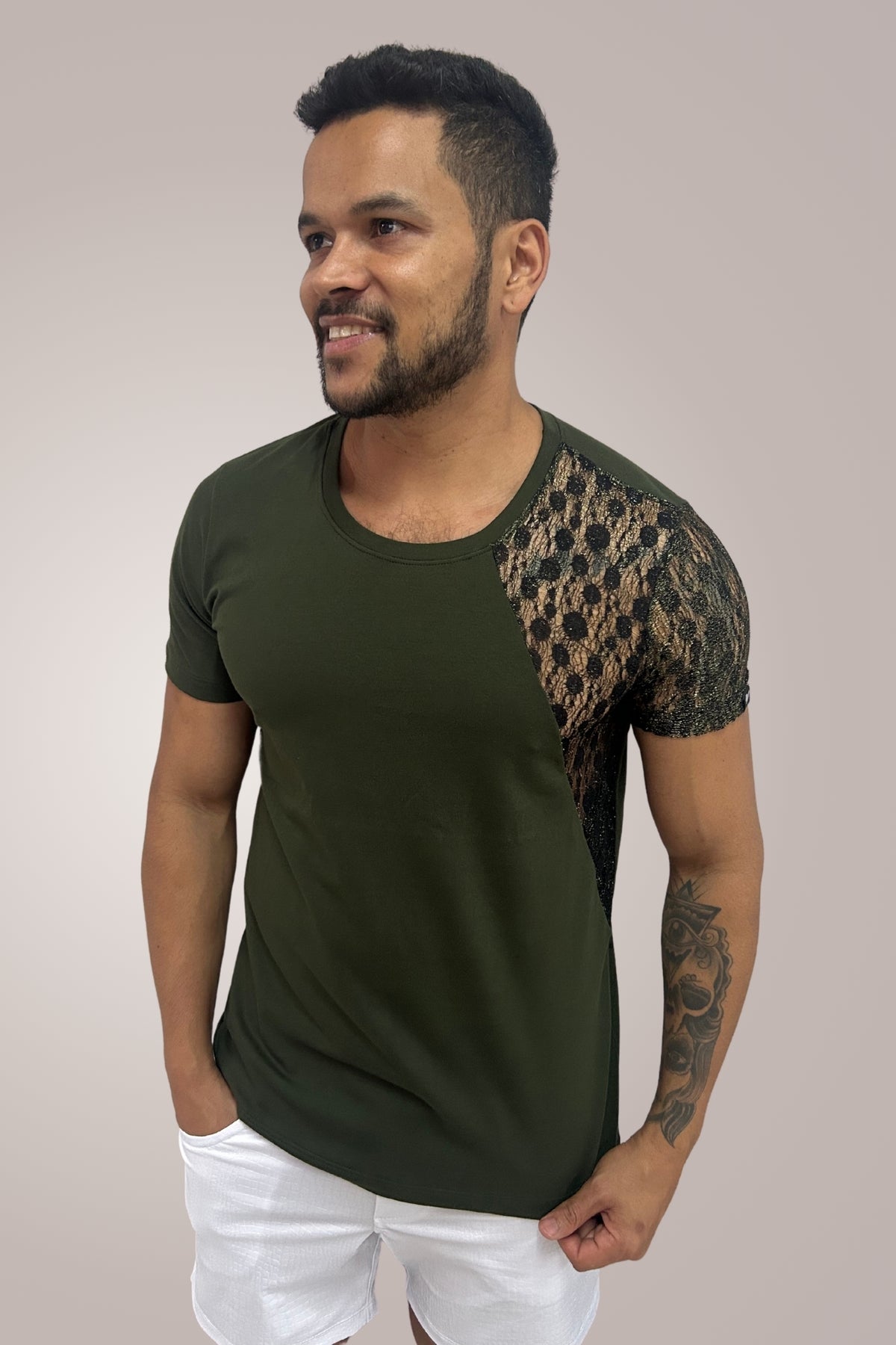 Camiseta Masculina em Moletinho Verde Detalhe Lateral