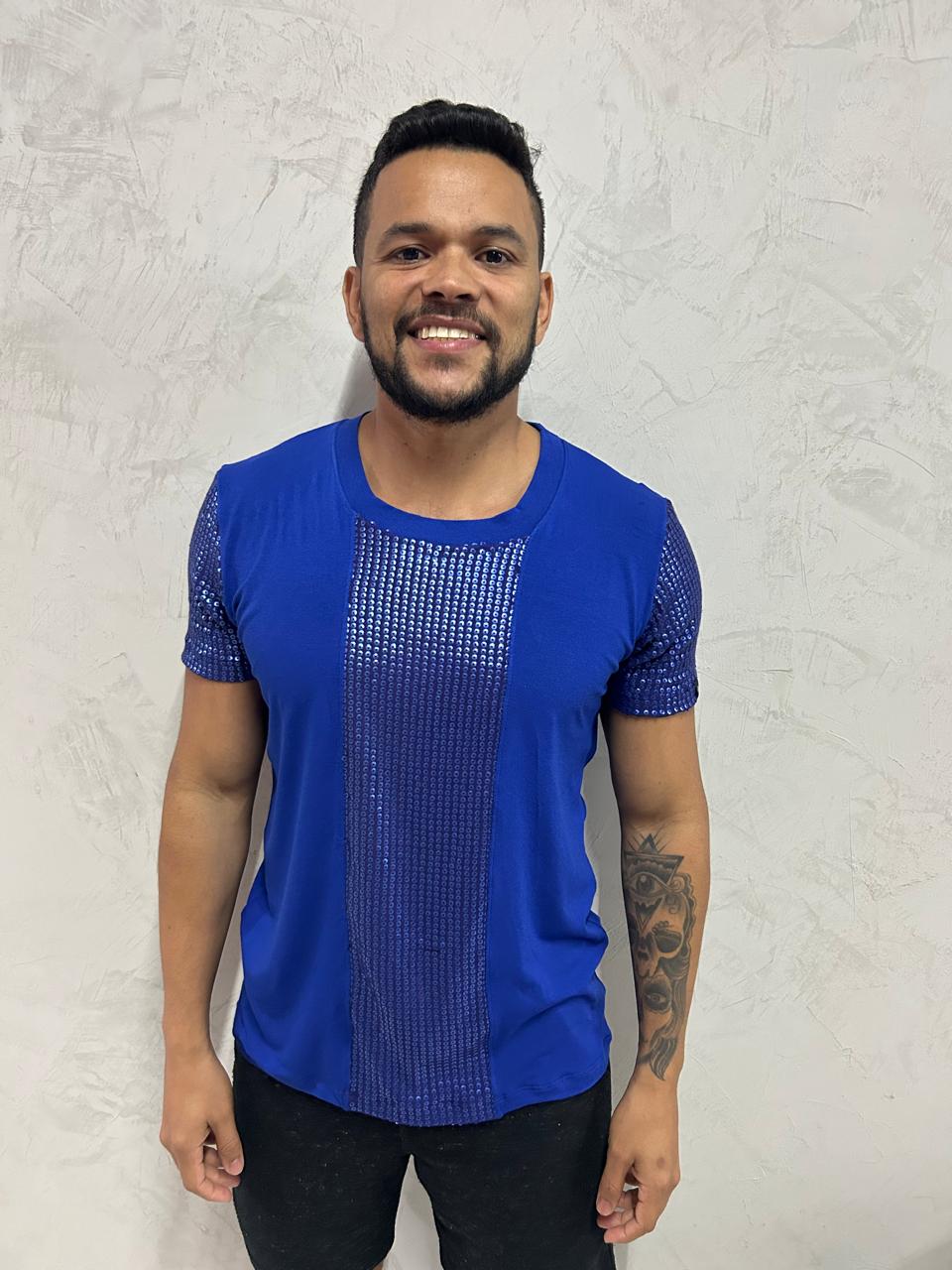 Camiseta Masculina em Viscolycra Azul Mangas e Detalhes em Paetê