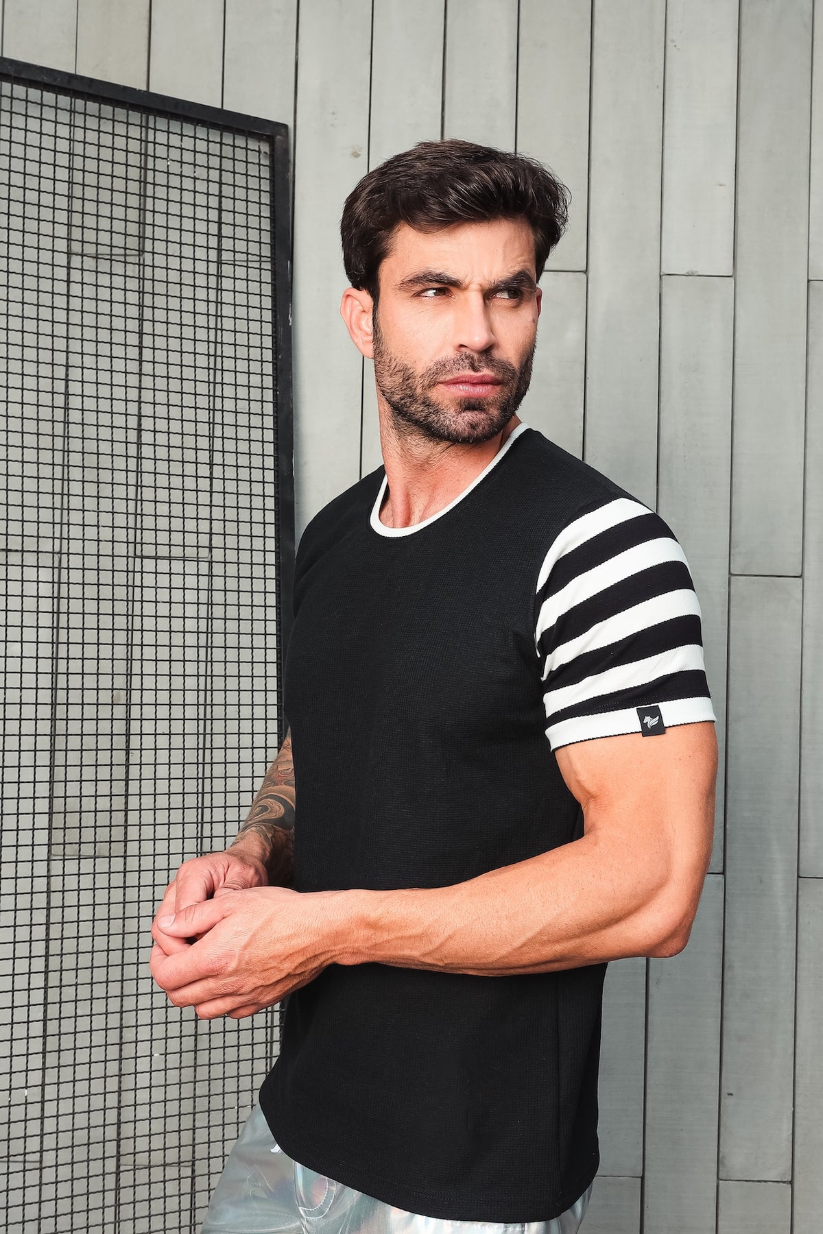 Camiseta Masculina em Malha Crepe Listrada