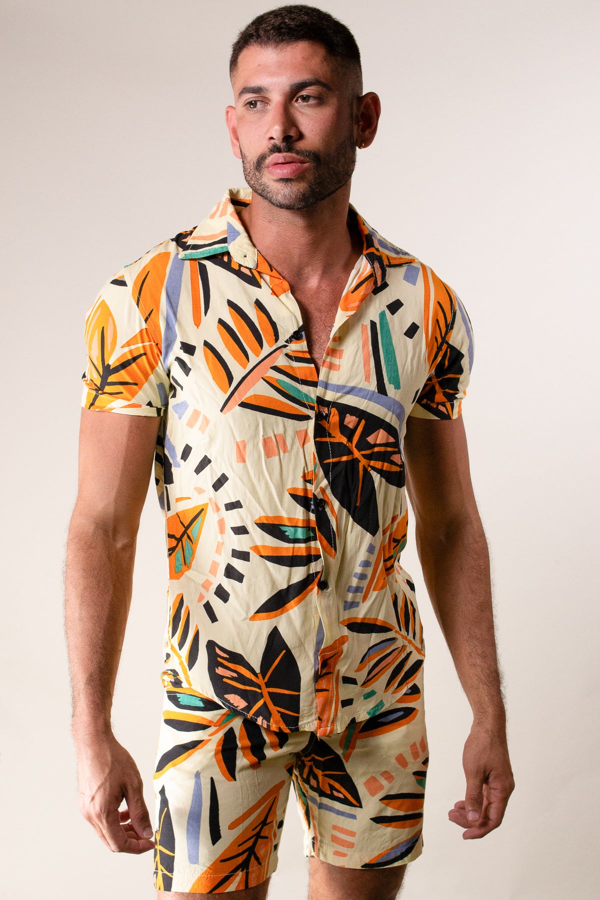 Conjunto Masculino Camisa e Short em Viscose Floral Bege