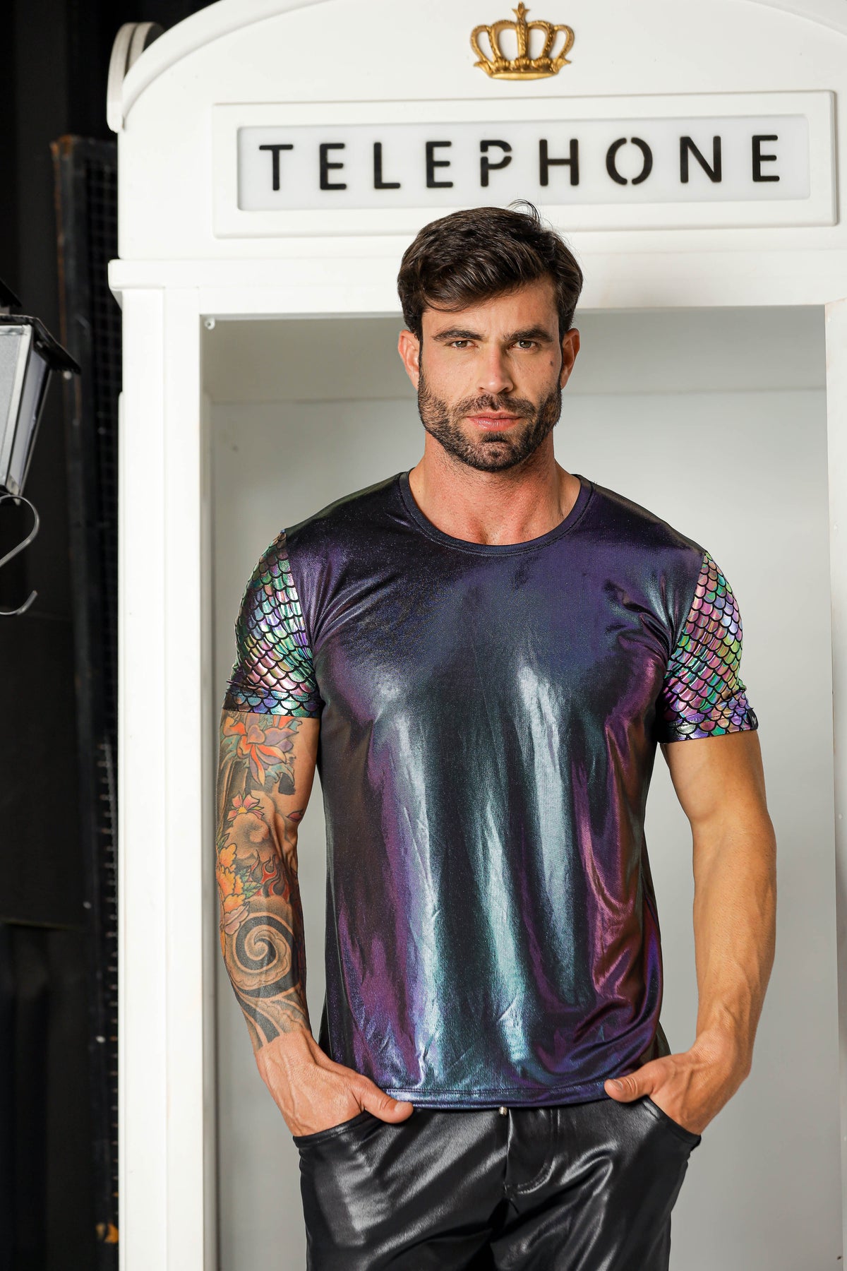 Camiseta Masculina Metalizada com Mangas Cauda de Sereia