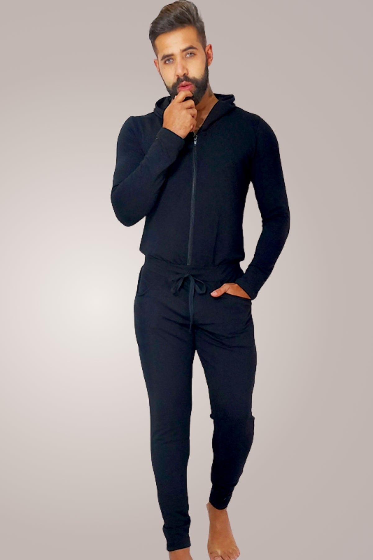 Macacão Masculino Preto em Moletinho com Capuz