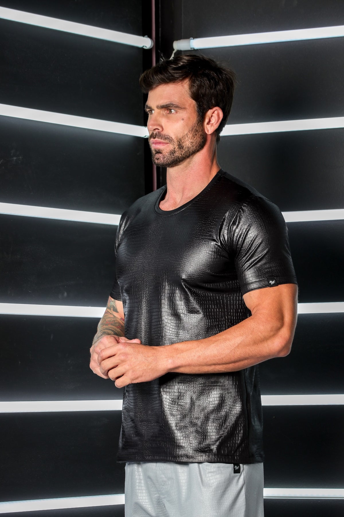 Camiseta Masculina em Cirrê Pele de Crocodilo