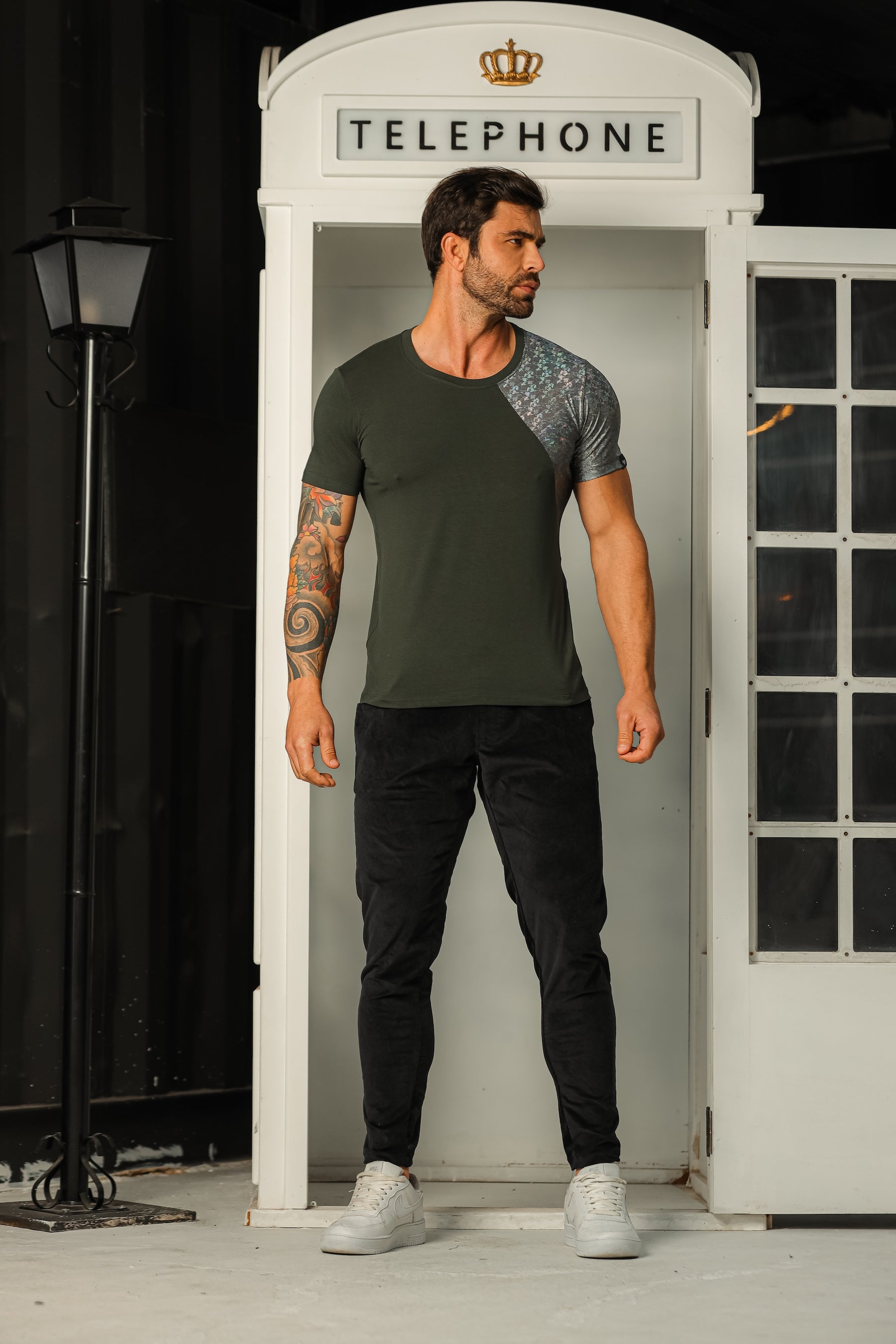 Camiseta Masculina Viscolycra com Detalhe Holográfico