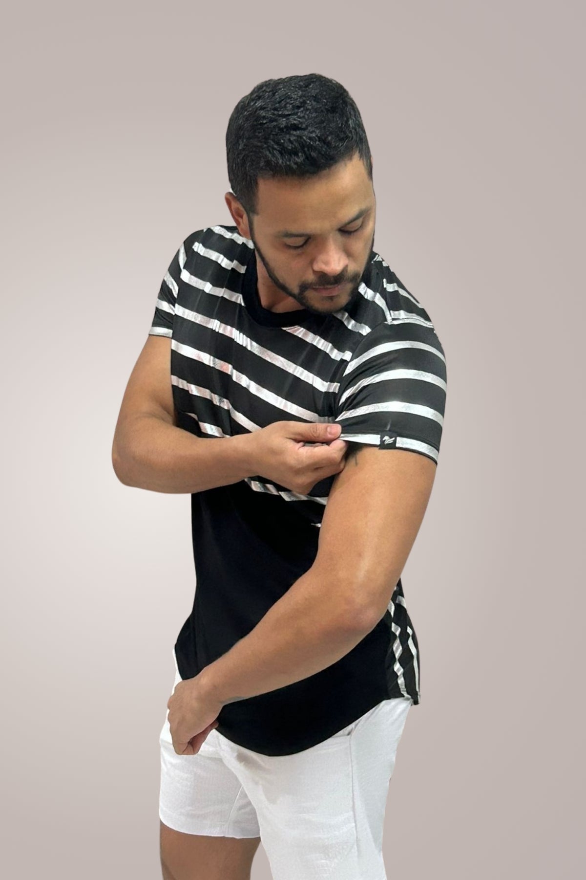 Camiseta Masculina de Listras Prateadas